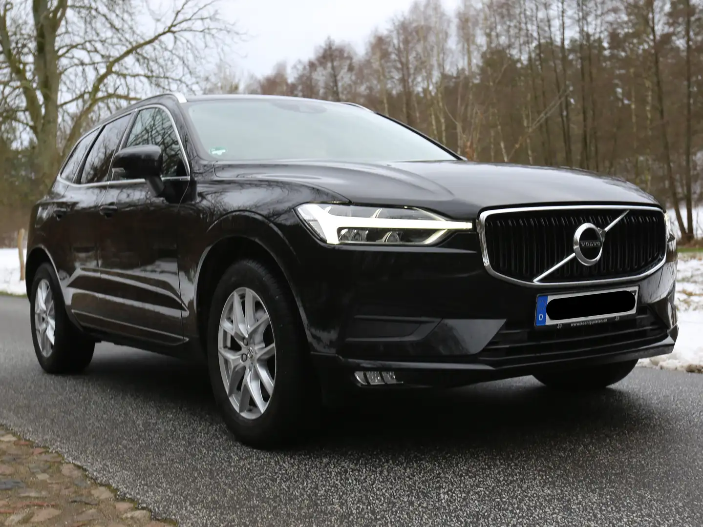 Volvo XC60 XC60 D4 AWD Geartronic Momentum Schwarz - 1