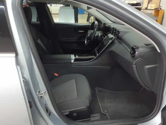 Mercedes-Benz C-Class view 8