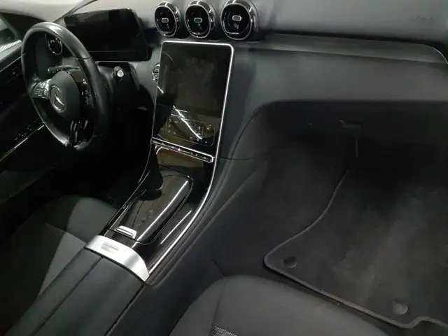Mercedes-Benz C-Class view 9