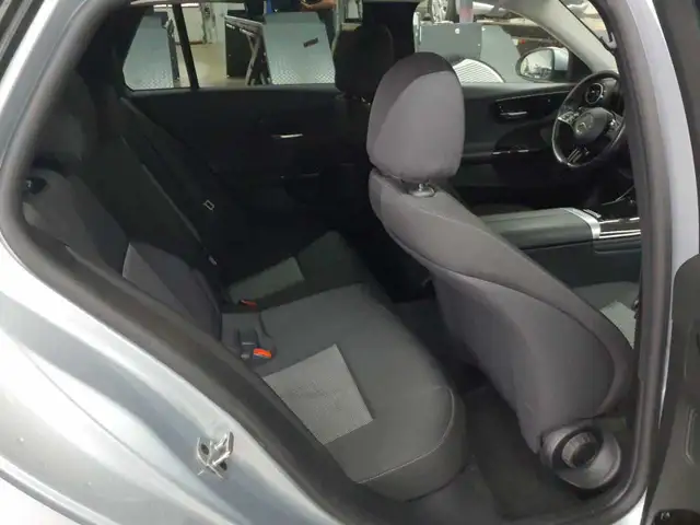 Mercedes-Benz C-Class view 14