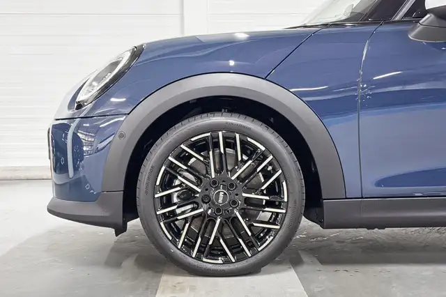 Mini Hatch view 4