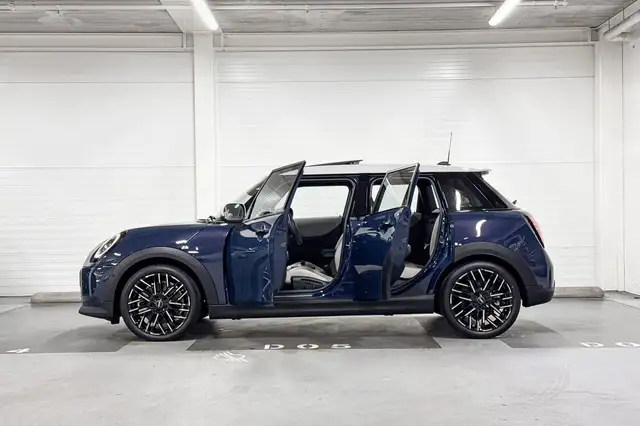 Mini Hatch view 3