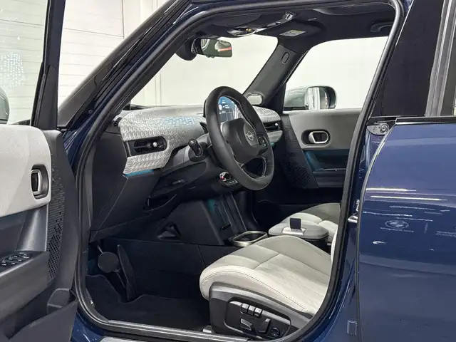 Mini Hatch view 8