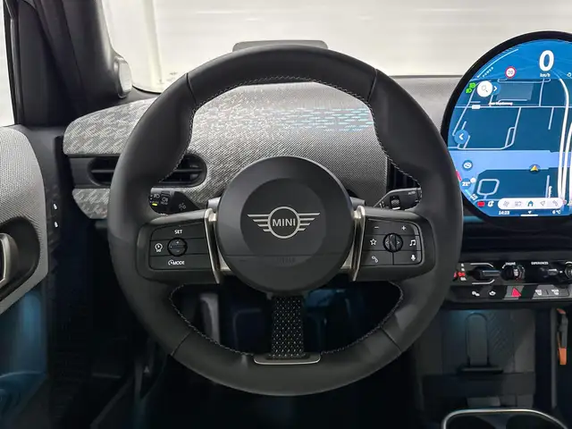 Mini Hatch view 12