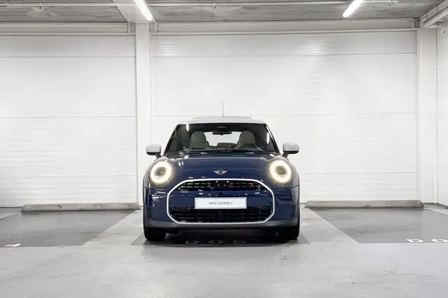 Mini Hatch view 5