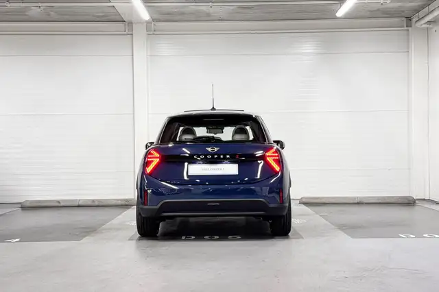 Mini Hatch view 7