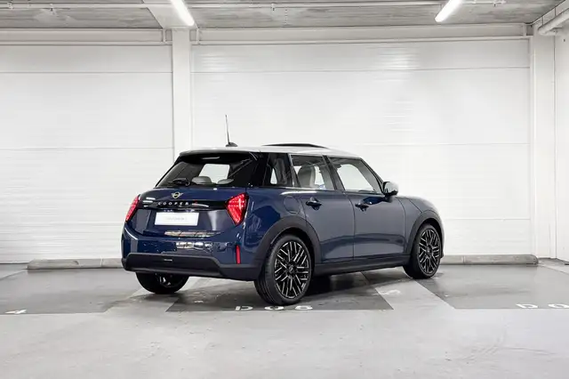 Mini Hatch view 6