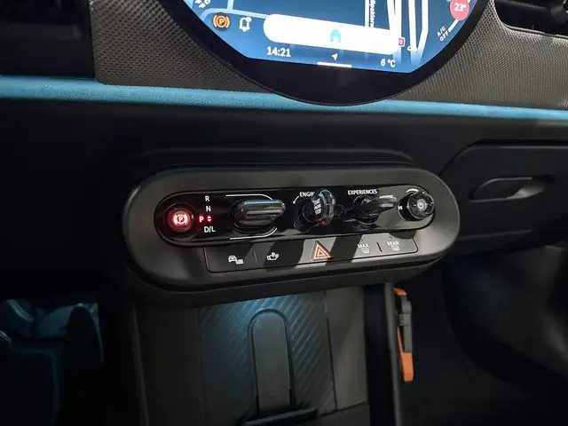 Mini Hatch view 14