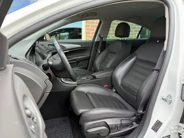 Opel Insignia view 4