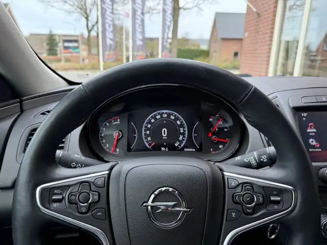 Opel Insignia view 8