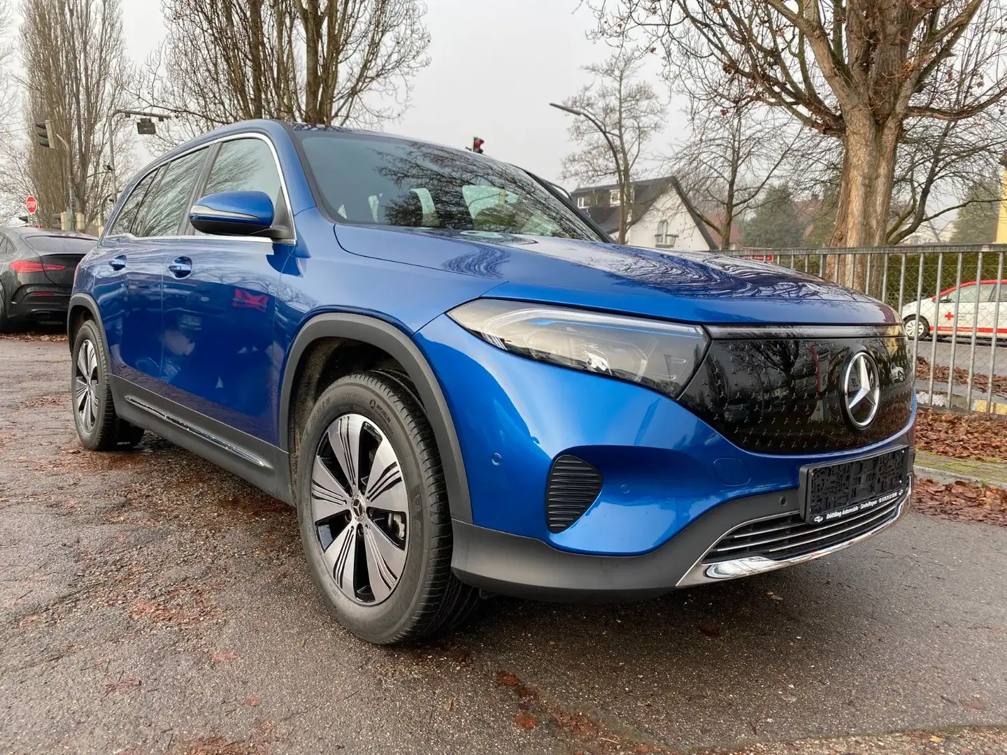 Mercedes-Benz EQB 300 4M *Progressive Advanced/LED/Totw/Spur* Bleu - 1