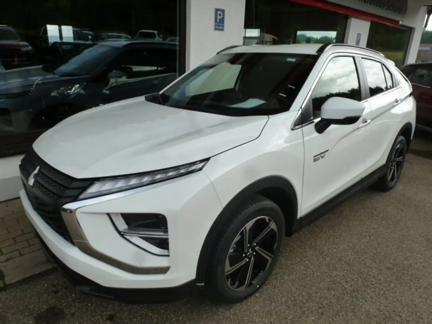 Mitsubishi Eclipse Cross Basis Hybrid 4WD Weiß - 2