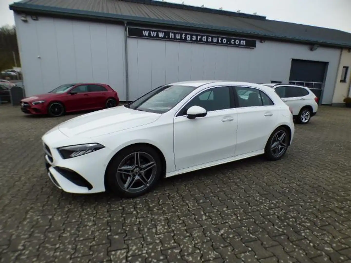 Mercedes-Benz A 200 AMG Line Plus Standheizung AHK Totwinkelassist LED Weiß - 2