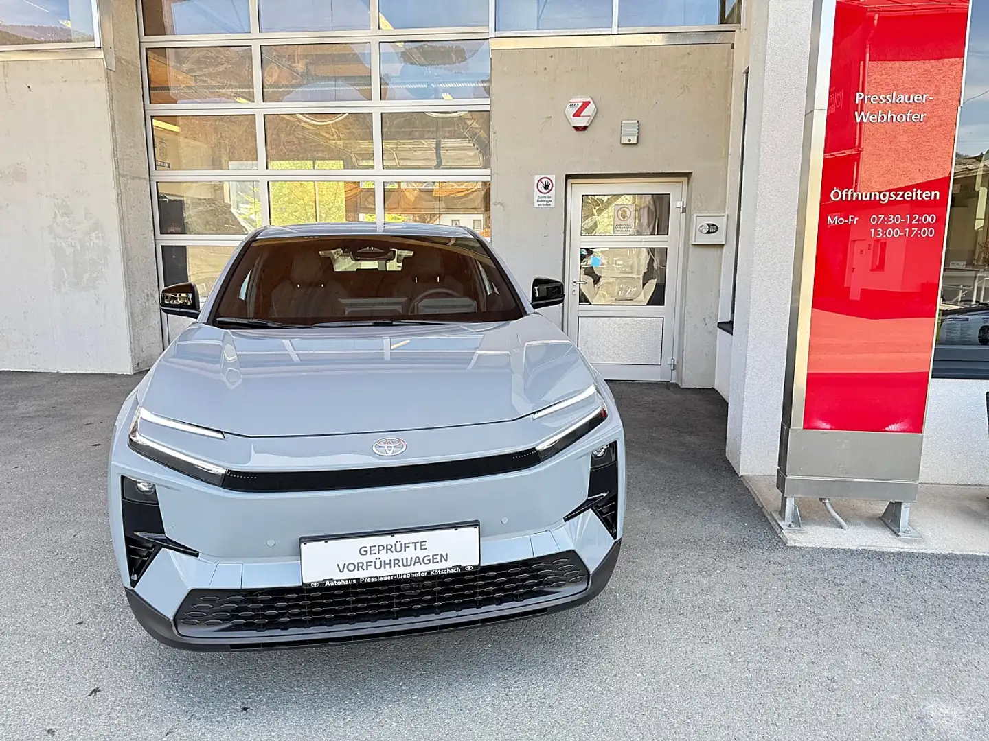 Toyota C-HR+ Elektro 77kWh Teamplayer Grau - 2