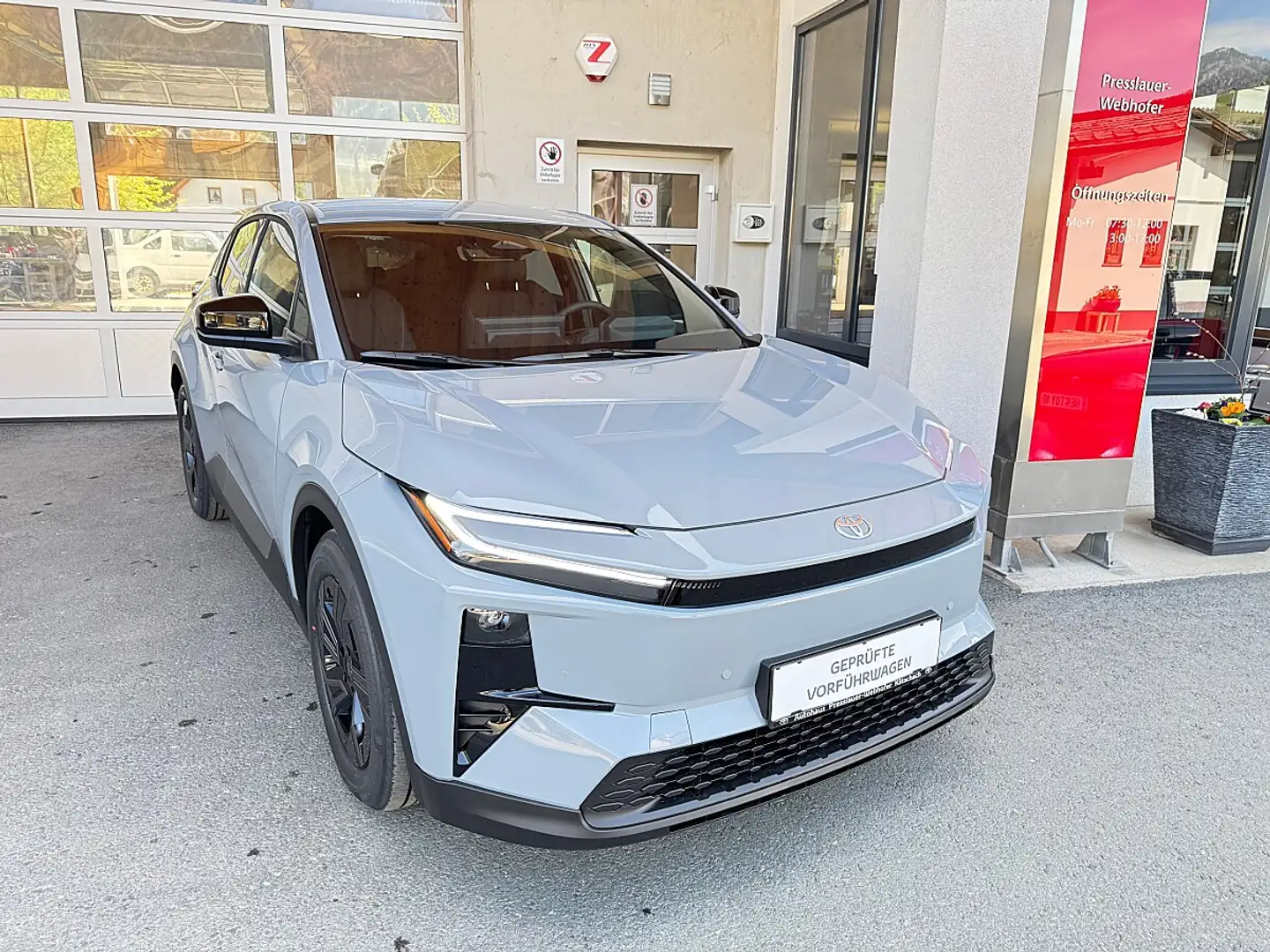 Toyota C-HR+ Elektro 77kWh Teamplayer Grau - 1