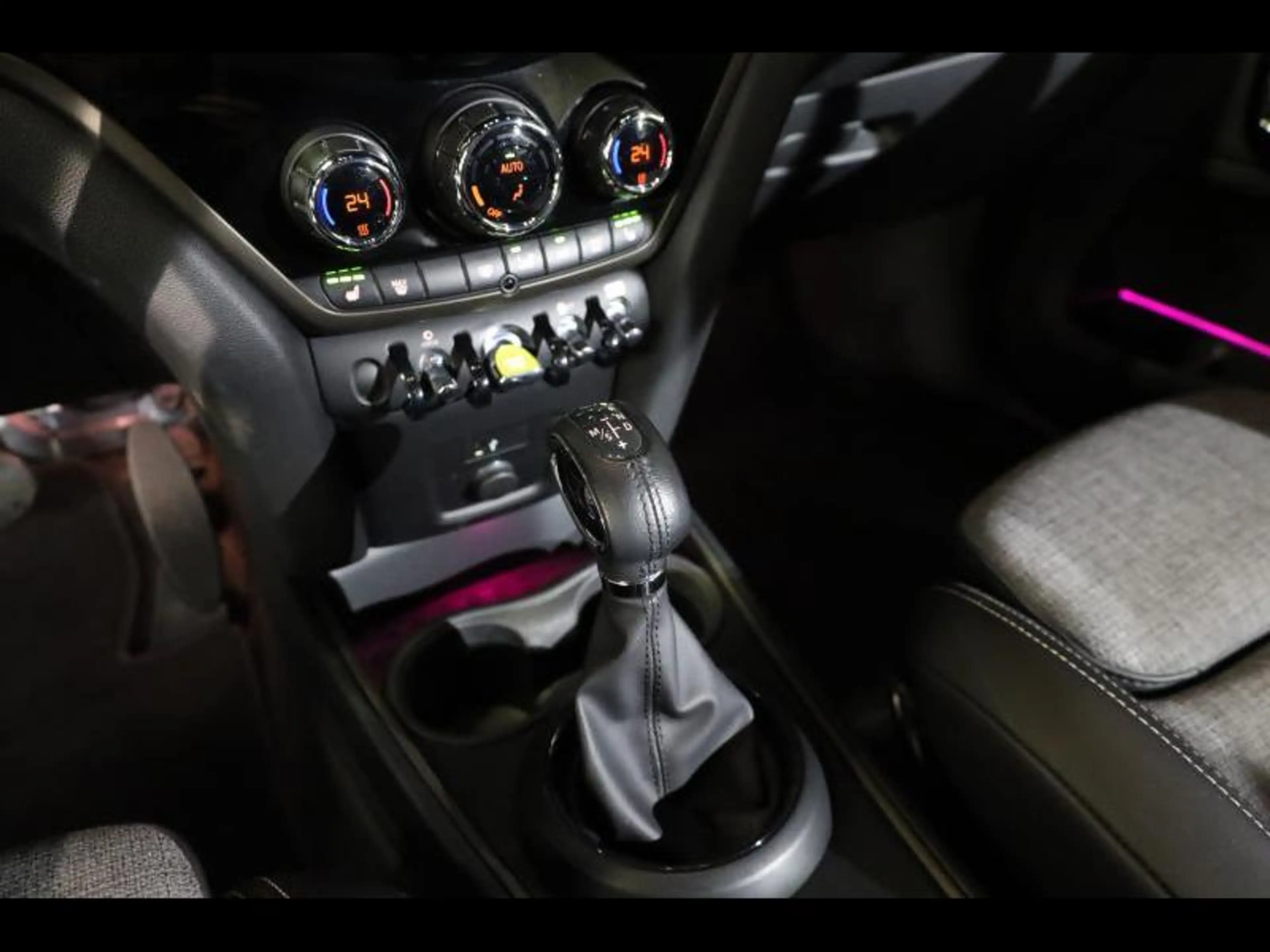 MINI Cooper SE Countryman ALL4 — photo 13