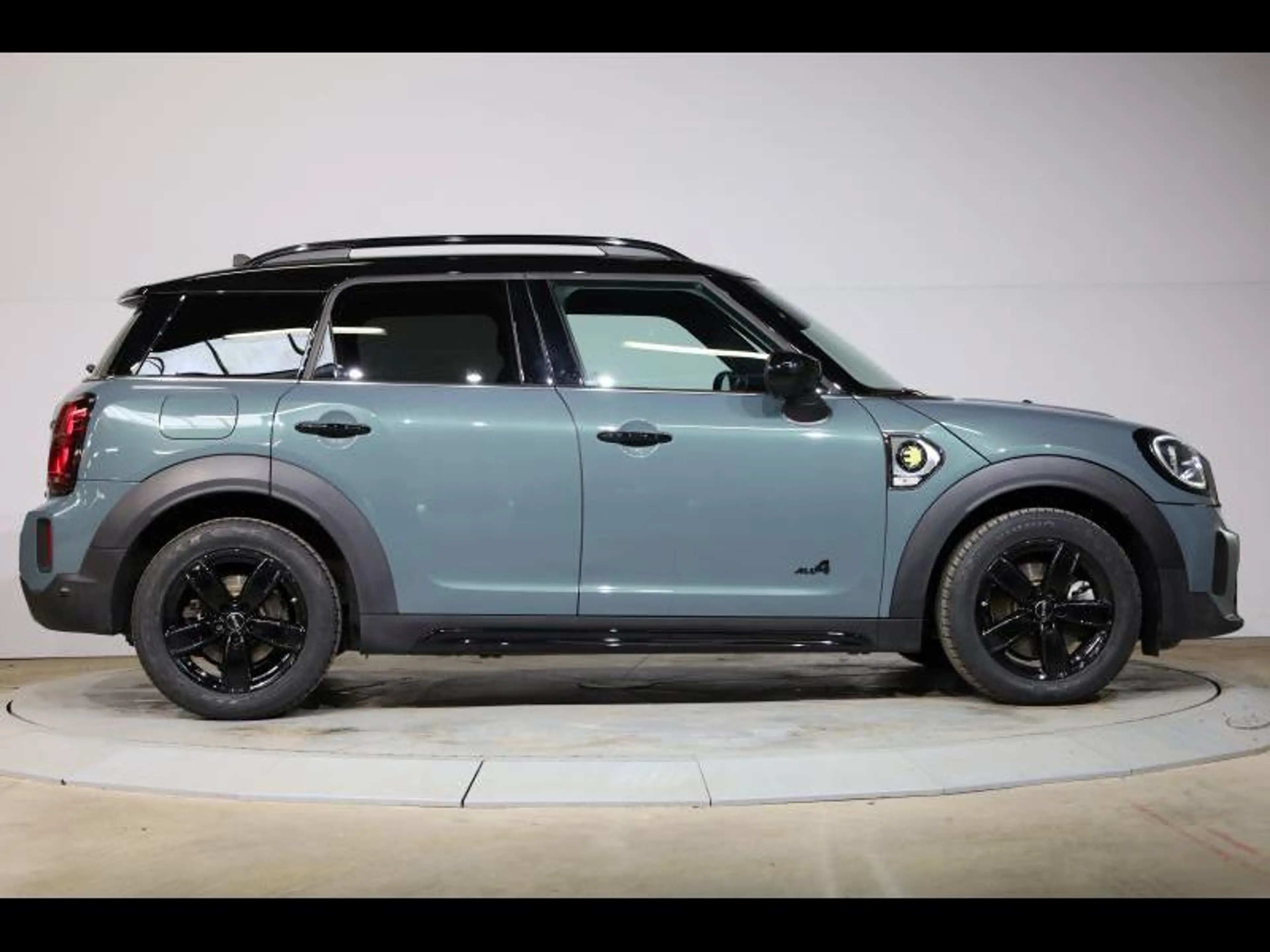 MINI Cooper SE Countryman ALL4 — photo 3