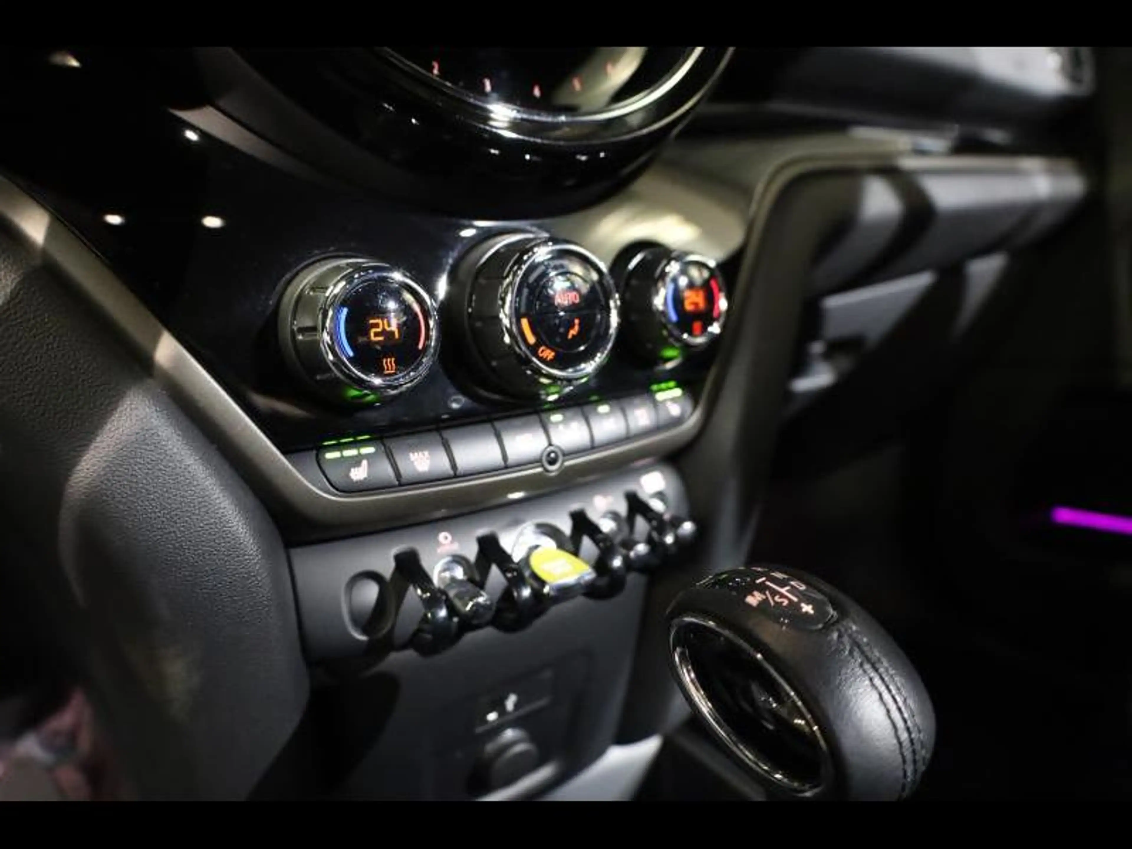MINI Cooper SE Countryman ALL4 — photo 12