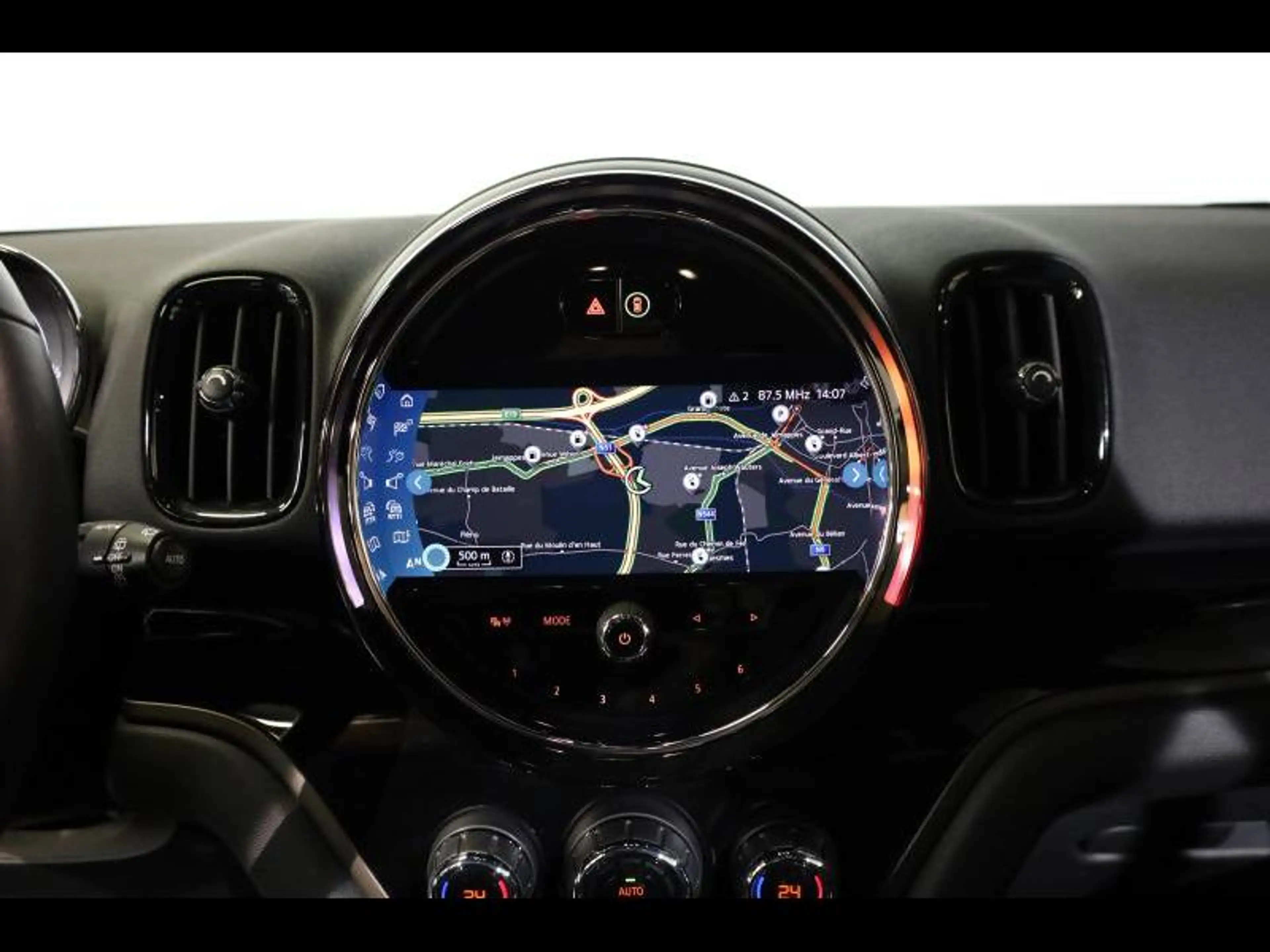 MINI Cooper SE Countryman ALL4 — photo 11