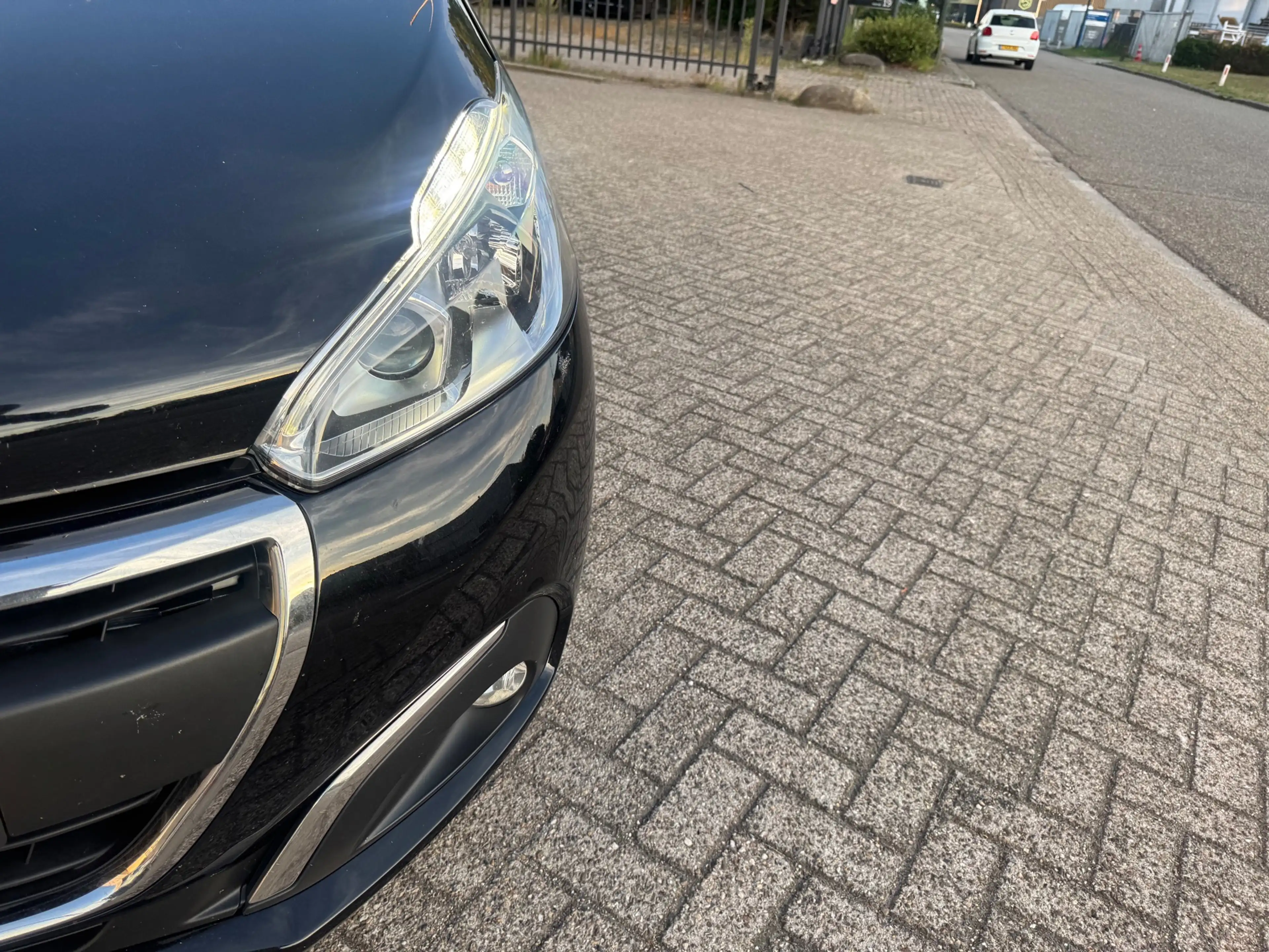 Peugeot 208 1.2 PureTech GT-line Airco,Navi, Pdc — photo 14