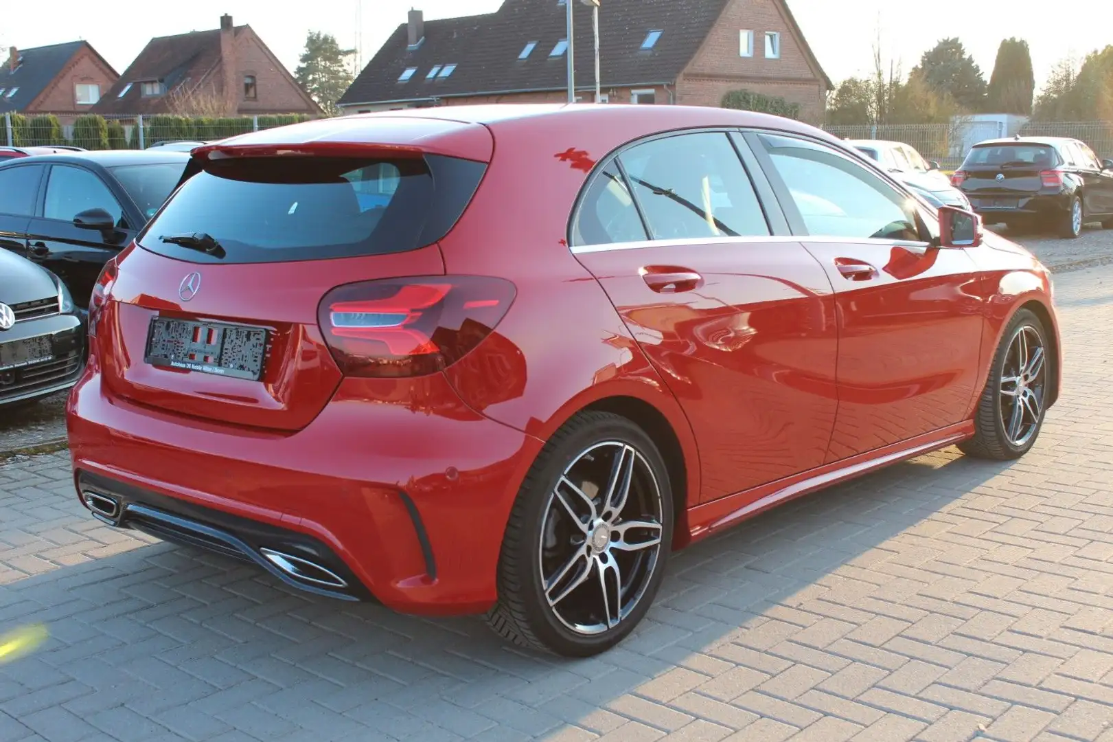Mercedes-Benz A 200 AMG Paket LED Teilleder PDC Kamera Rot - 2