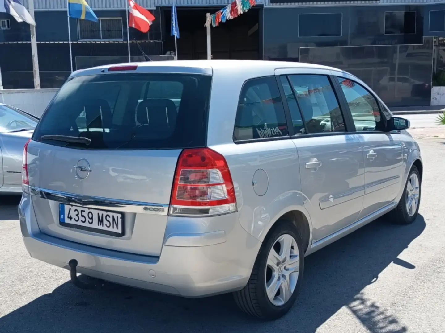 Opel Zafira 1.6 16v Essentia Plateado - 2
