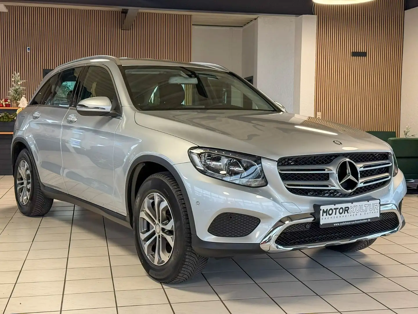 Mercedes-Benz GLC 220 d  4Matic | AHK | Navi | PDC | uvm. Silber - 2