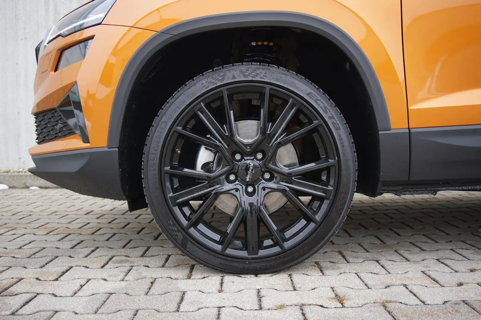 Skoda Karoq 1.5TSI DSG AHK Navi/MirrorLi Kamera SHZ Pomarańczowy - 2