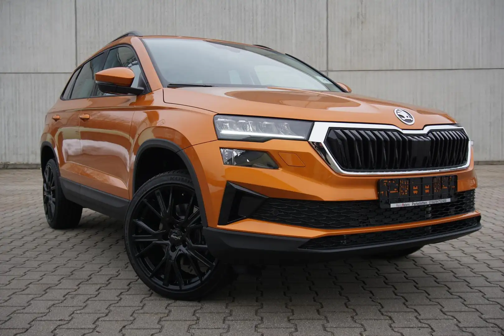 Skoda Karoq 1.5TSI DSG AHK Navi/MirrorLi Kamera SHZ Pomarańczowy - 1