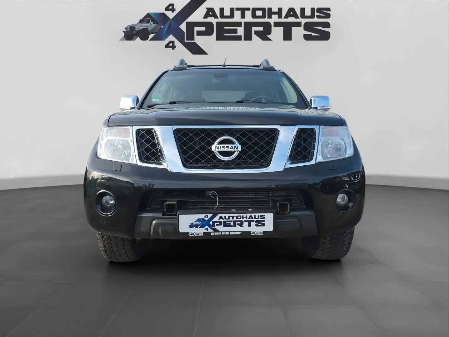 Nissan Navara Pickup Double Cab LE V6 4X4 Schwarz - 1