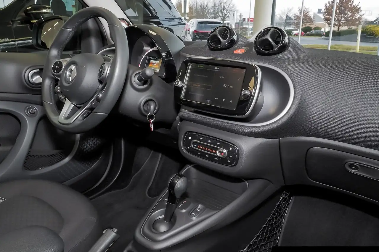 smart forTwo smart EQ fortwo cabrio LED/22-kW-Bordl./SHZ/Navi 7