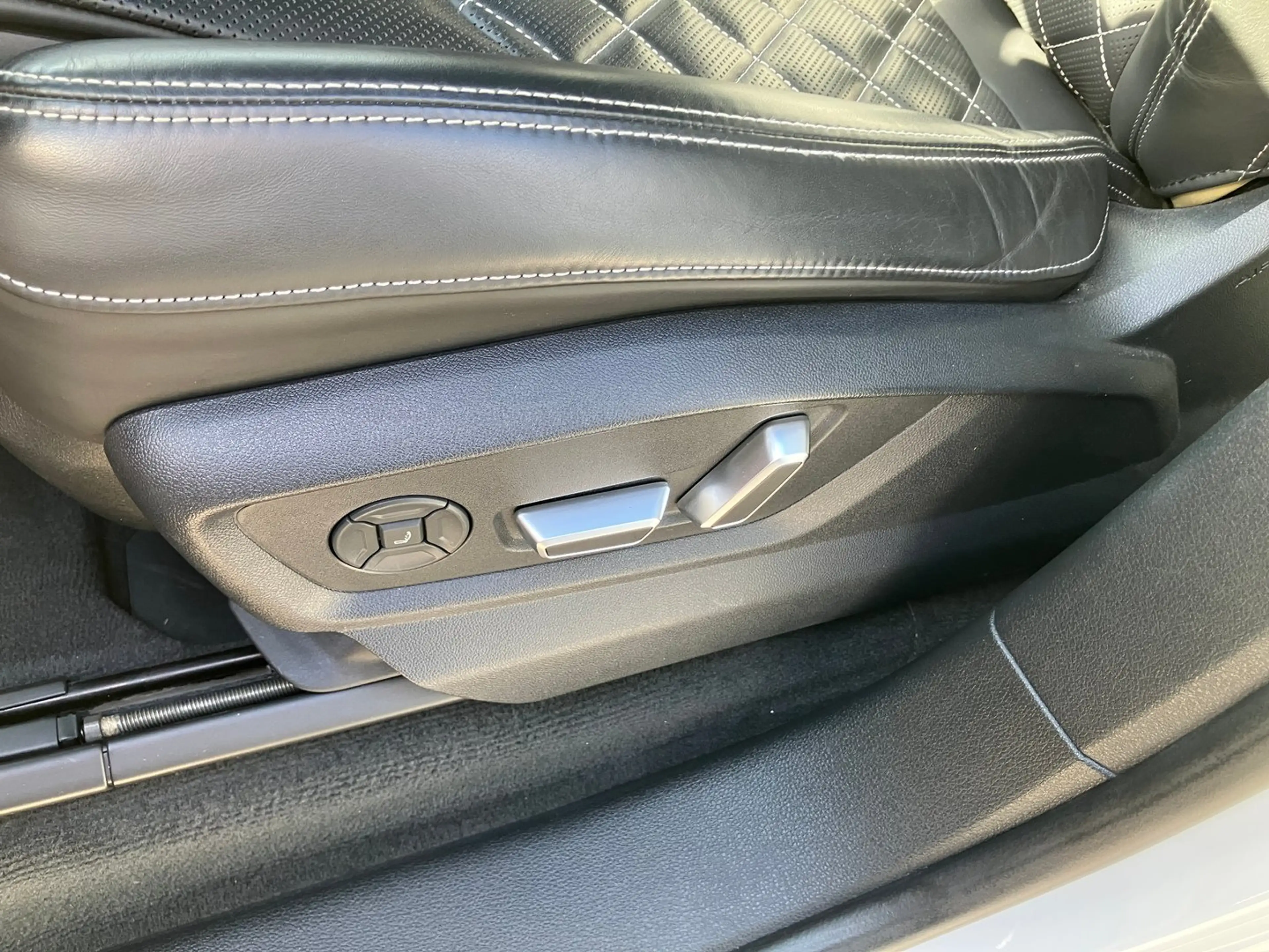 Audi Q8 60 TFSI e quattro — photo 13