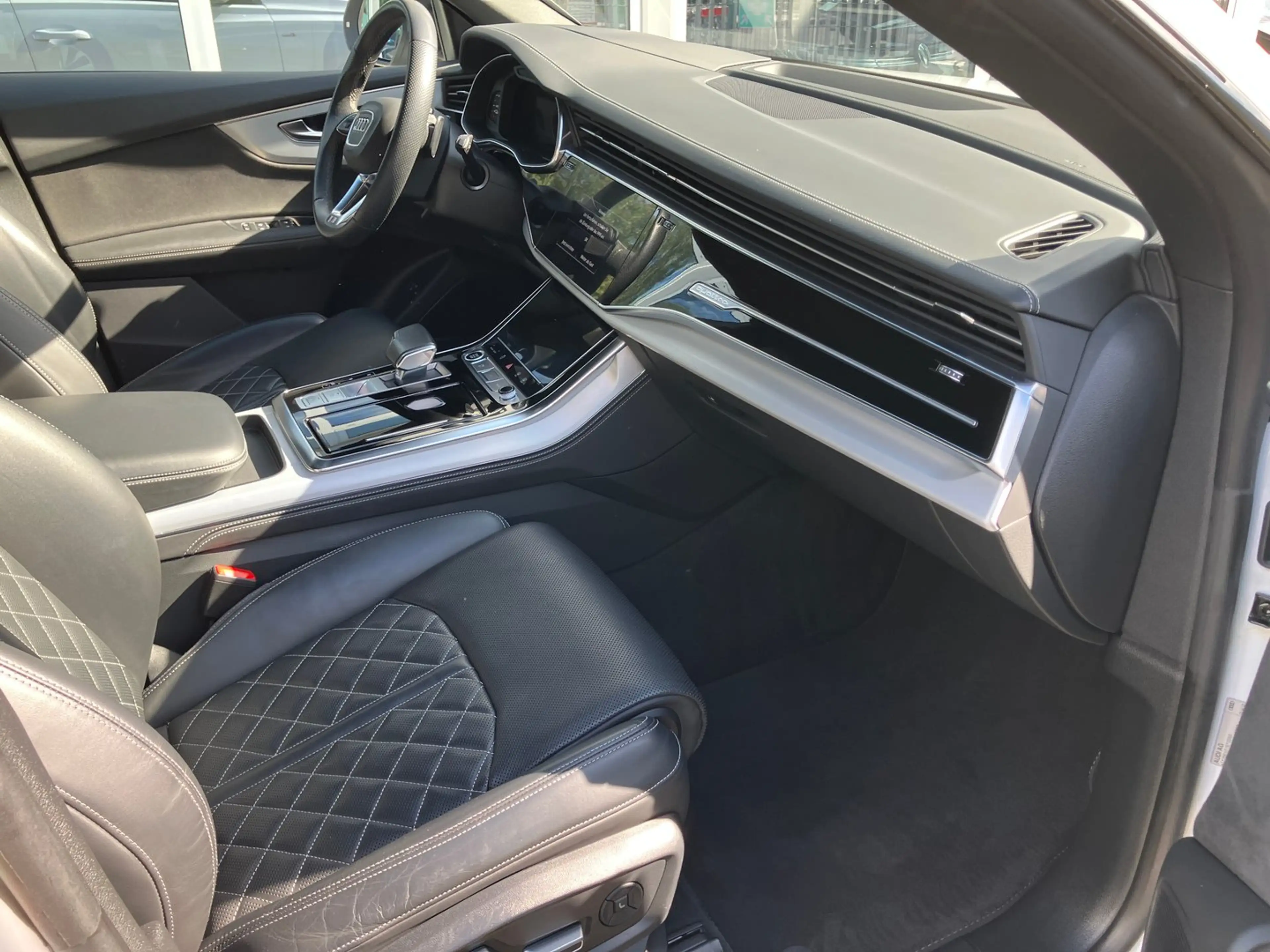 Audi Q8 60 TFSI e quattro — photo 6