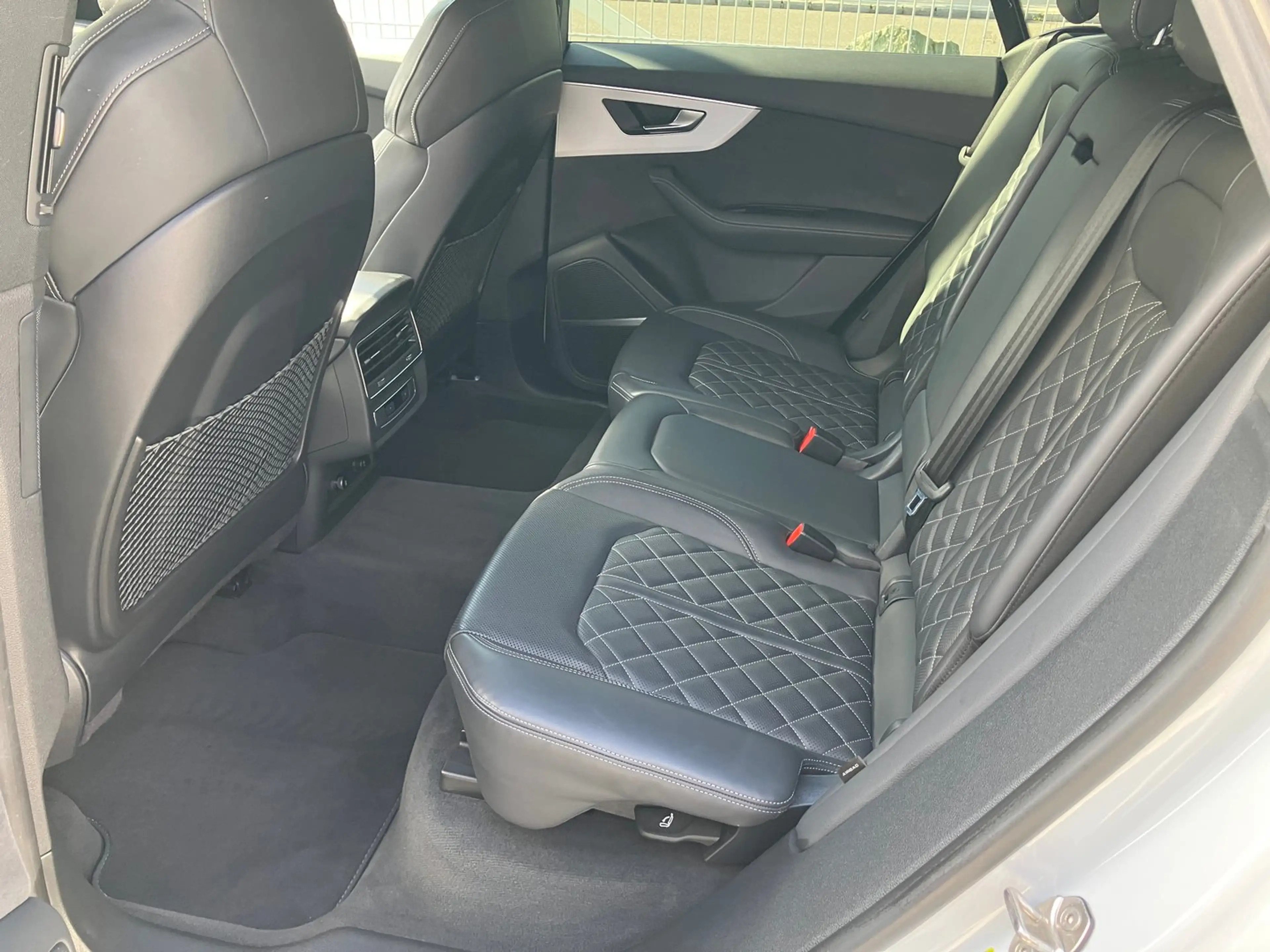 Audi Q8 60 TFSI e quattro — photo 8