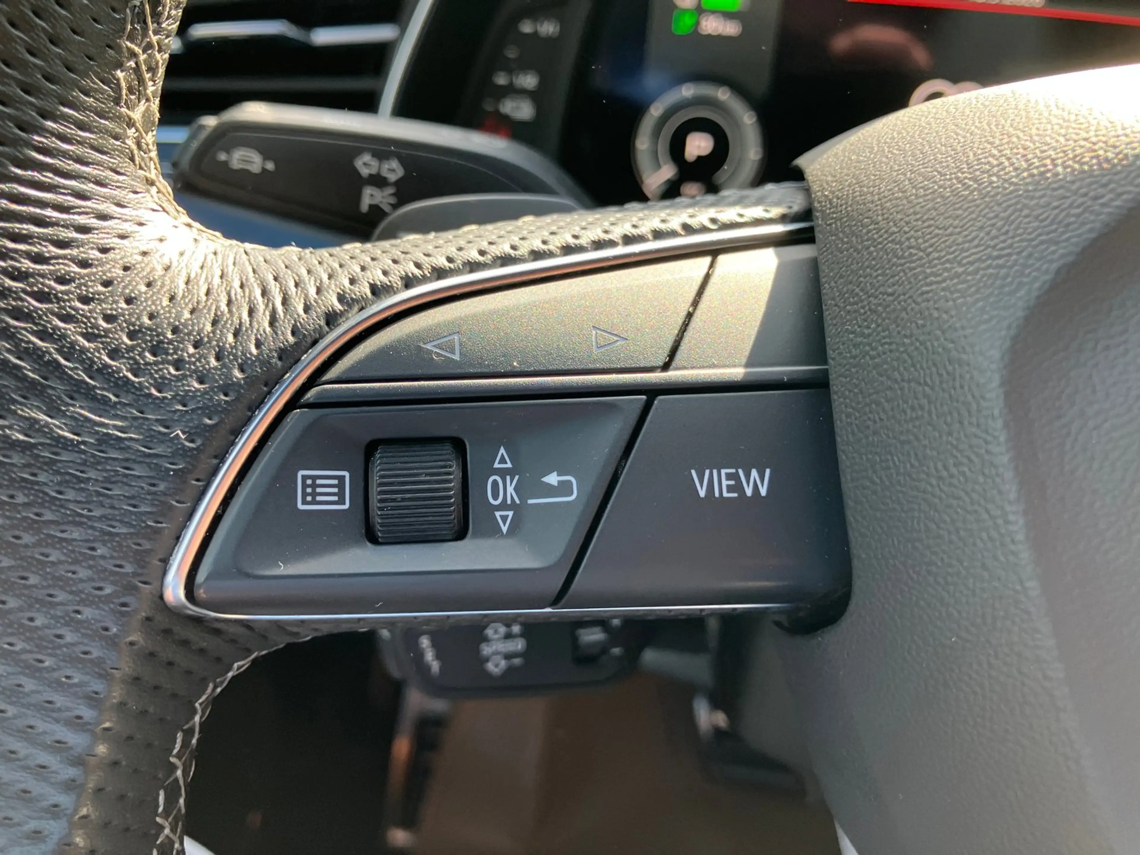 Audi Q8 60 TFSI e quattro — photo 11