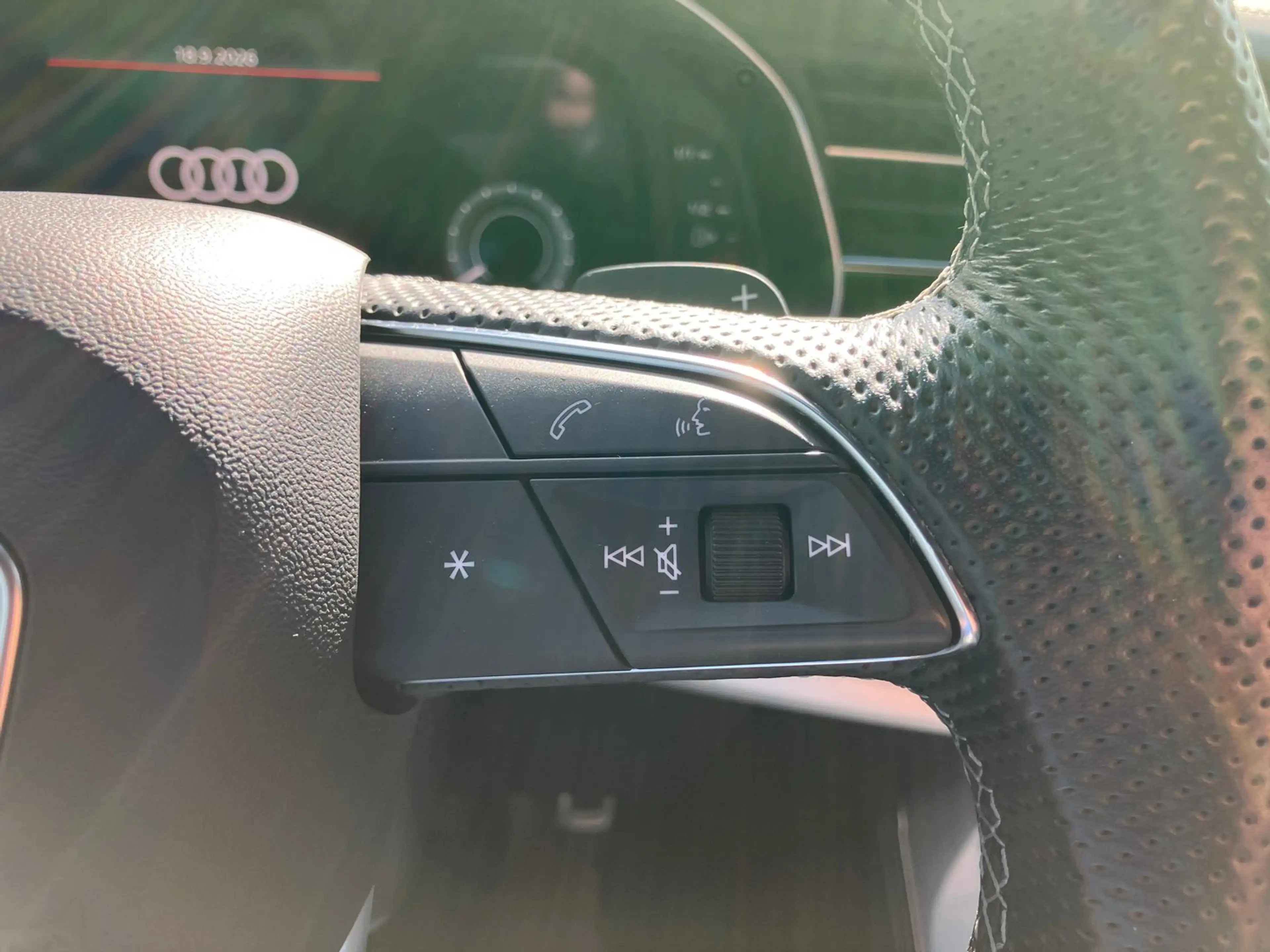Audi Q8 60 TFSI e quattro — photo 12