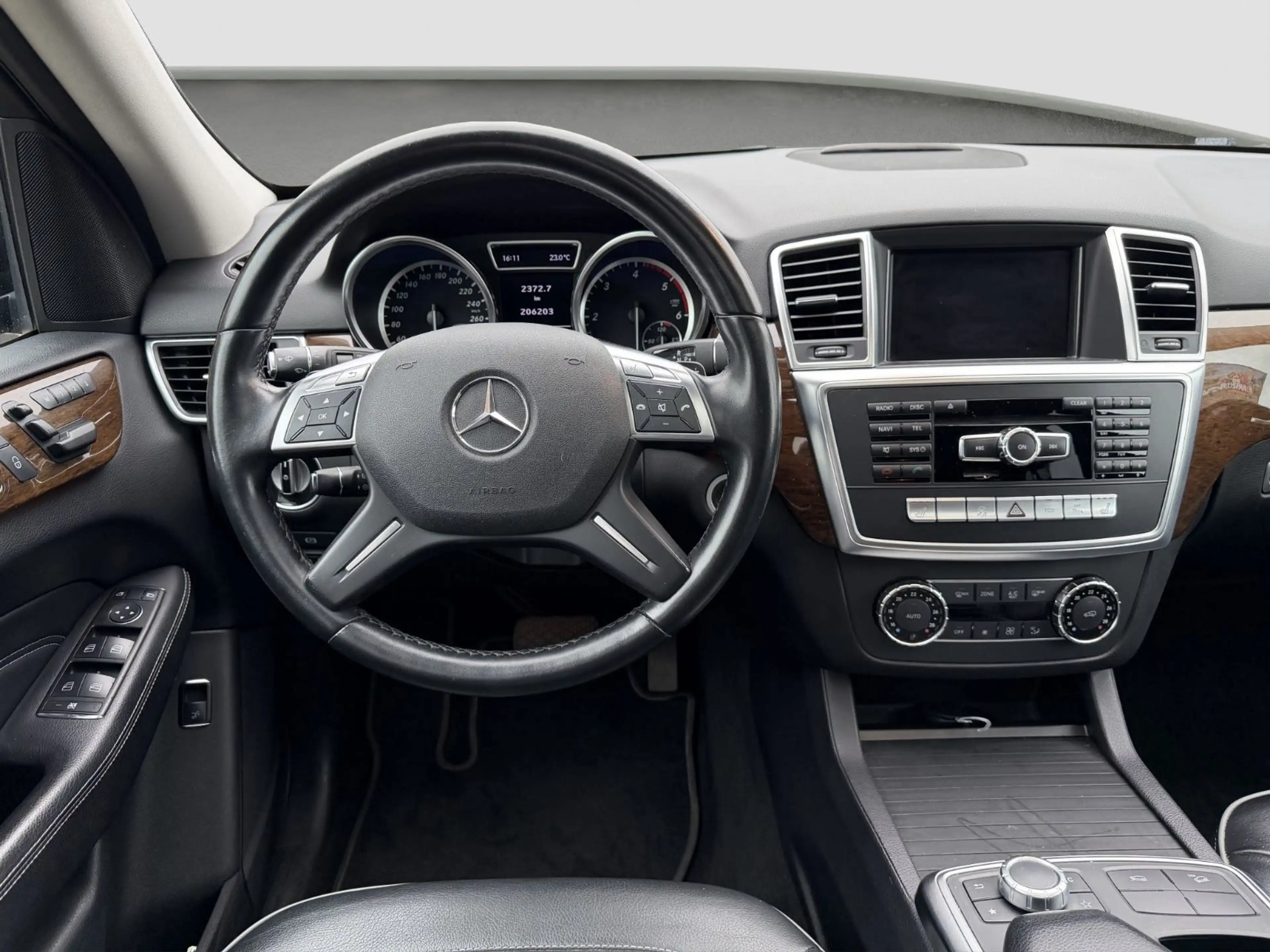 Mercedes-Benz ML 350 CDI 4Matic/Top Zustand/Leder/Kamera/SHZ/ — photo 10