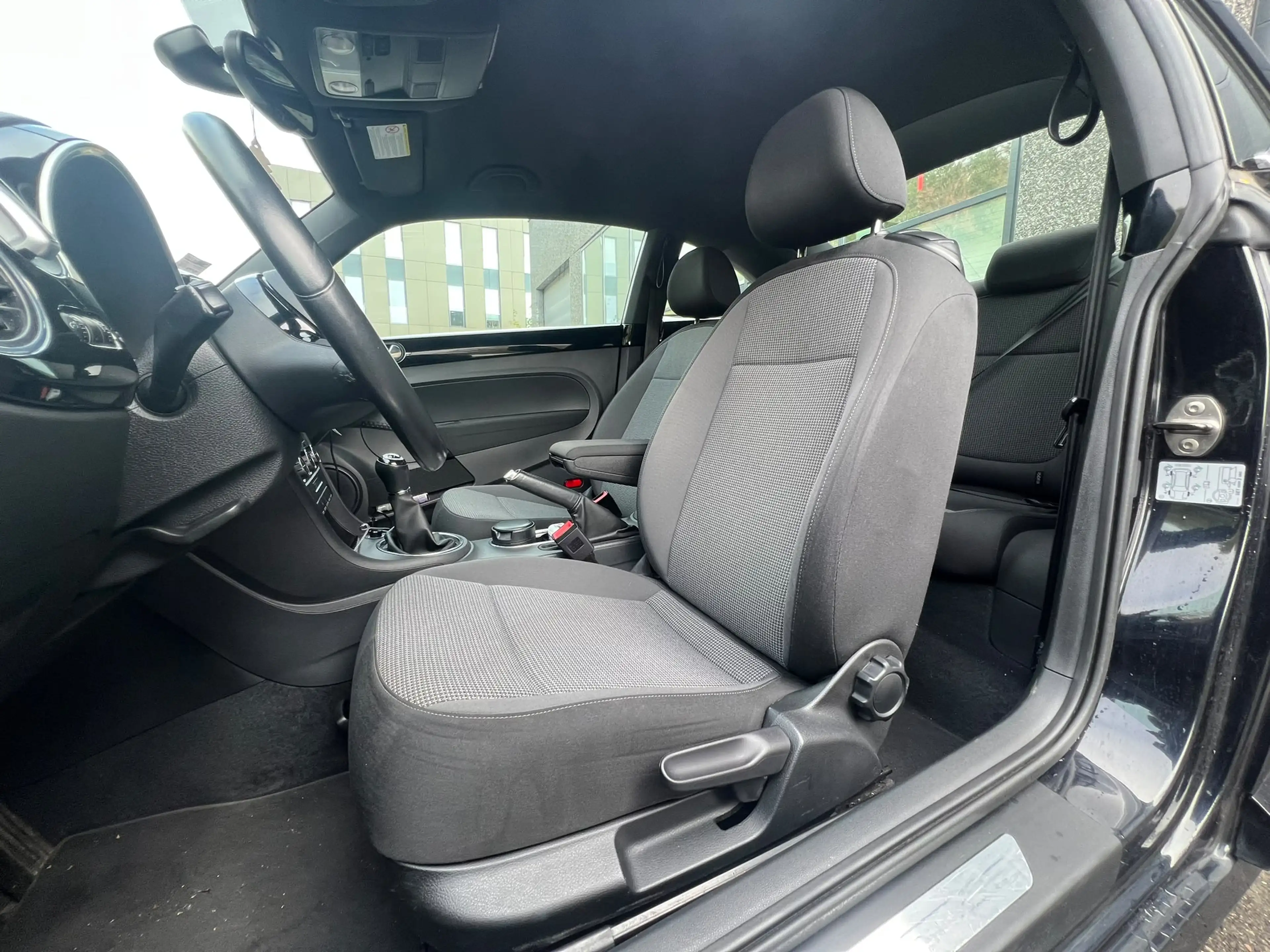 Volkswagen Beetle 1.2 Design — photo 3