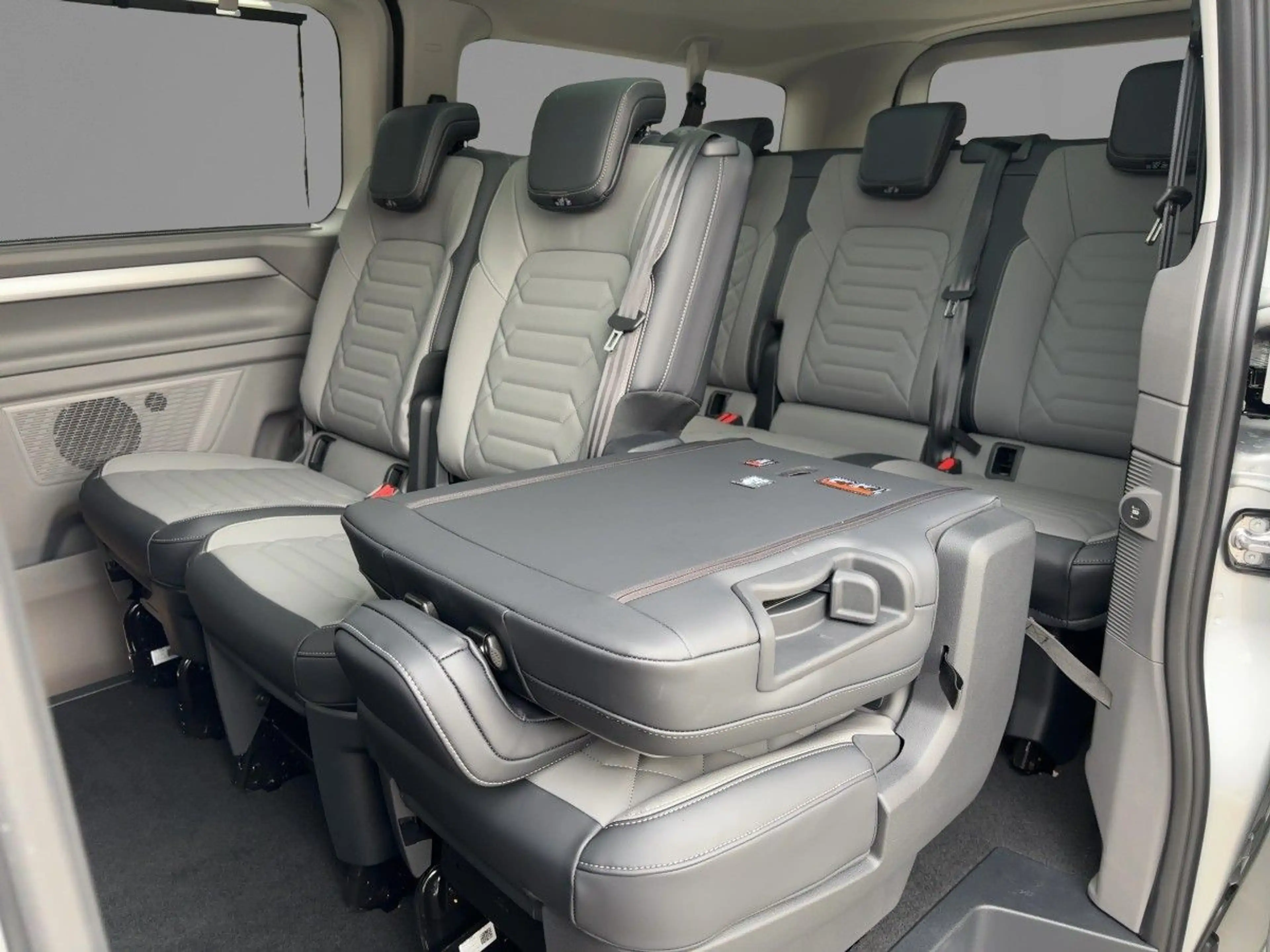 Volkswagen T7 Caravelle Style LANG IQ-LED NAV STH AHZV PANO — photo 7