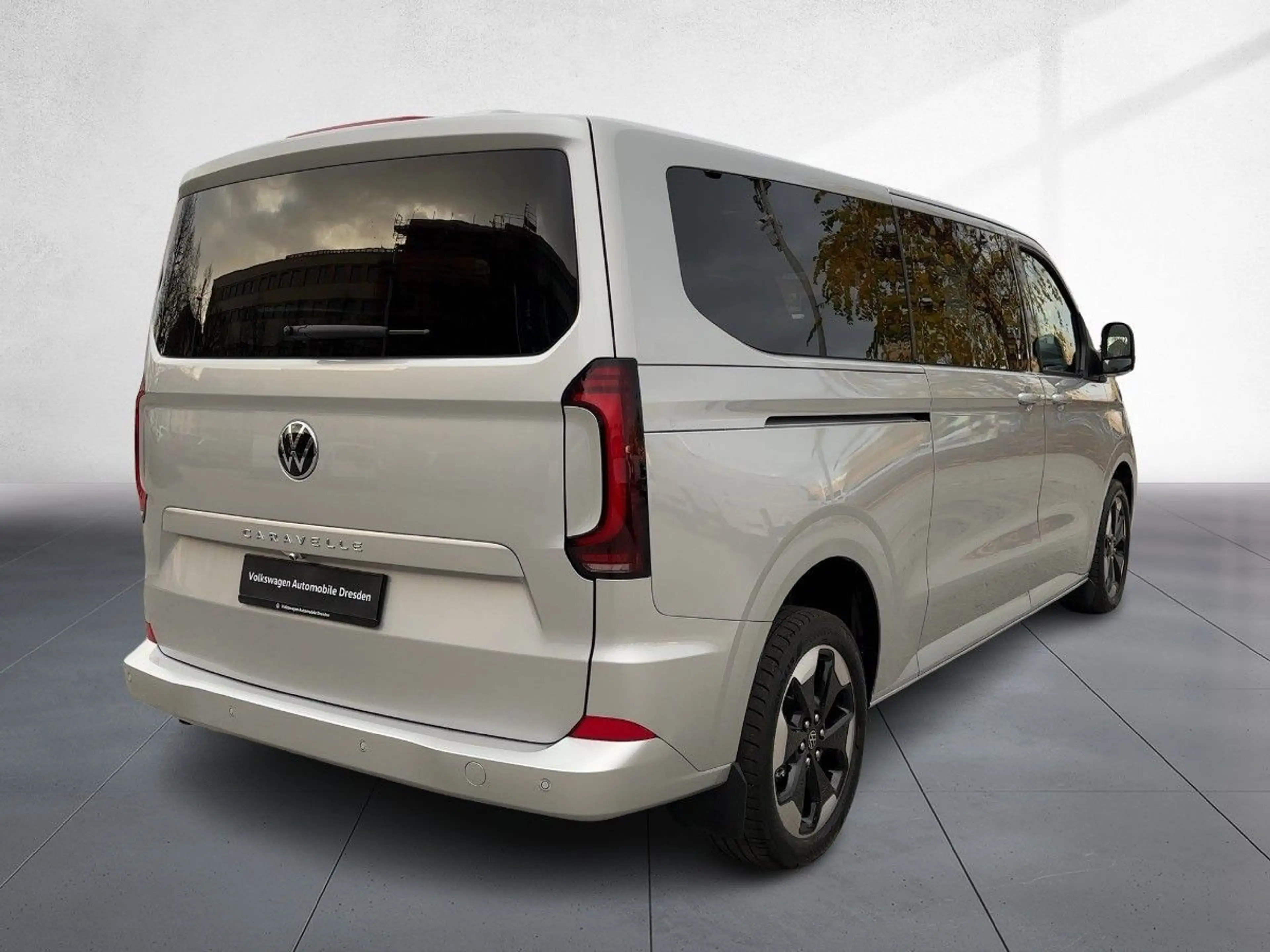 Volkswagen T7 Caravelle Style LANG IQ-LED NAV STH AHZV PANO — photo 3