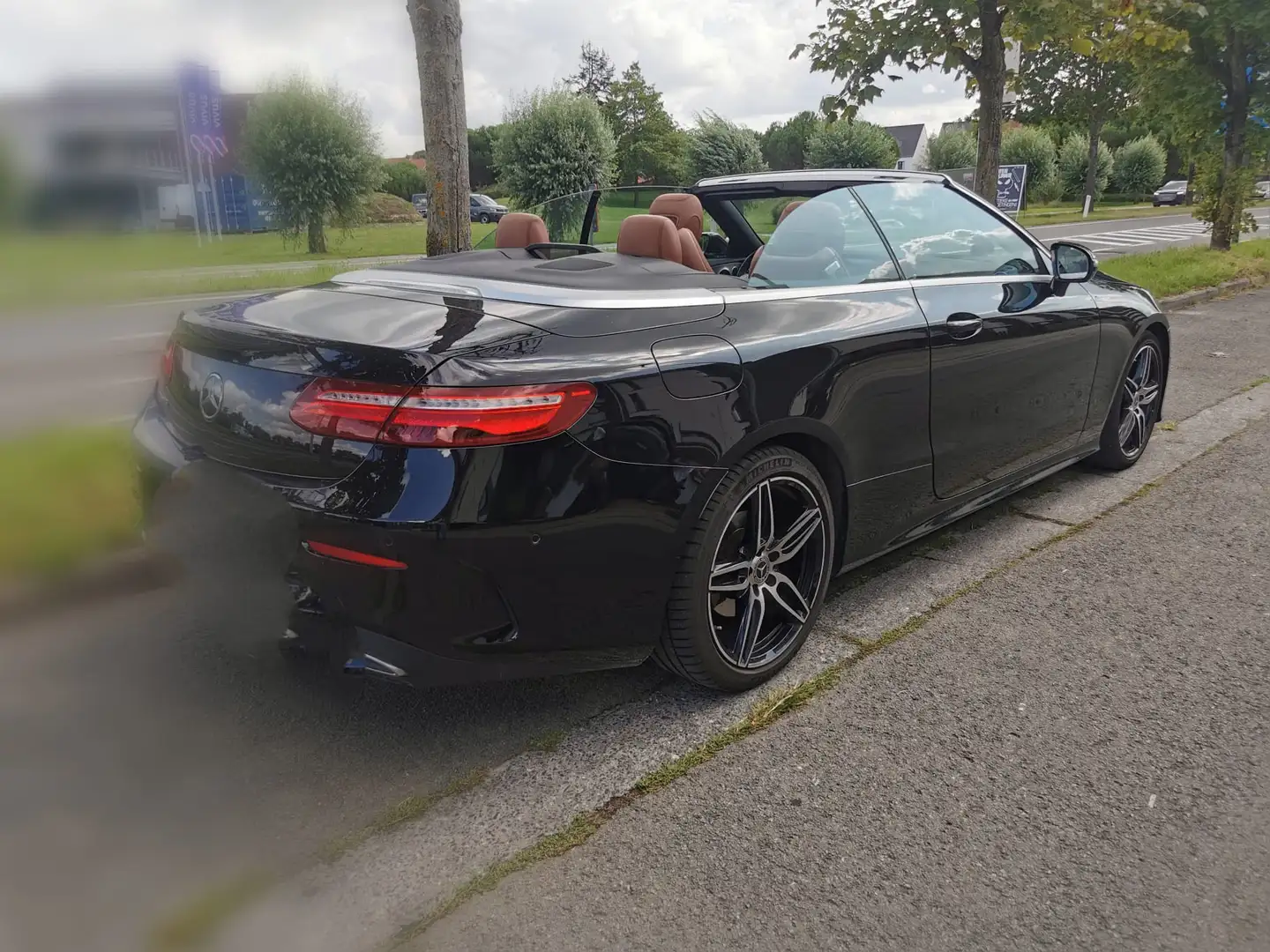 Mercedes-Benz E 220 d Cabrio 9G-TRONIC AMG Line - 1