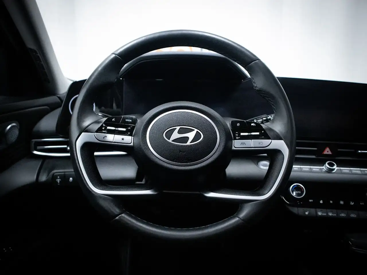 Hyundai ELANTRA снимка Hyundai ELANTRA