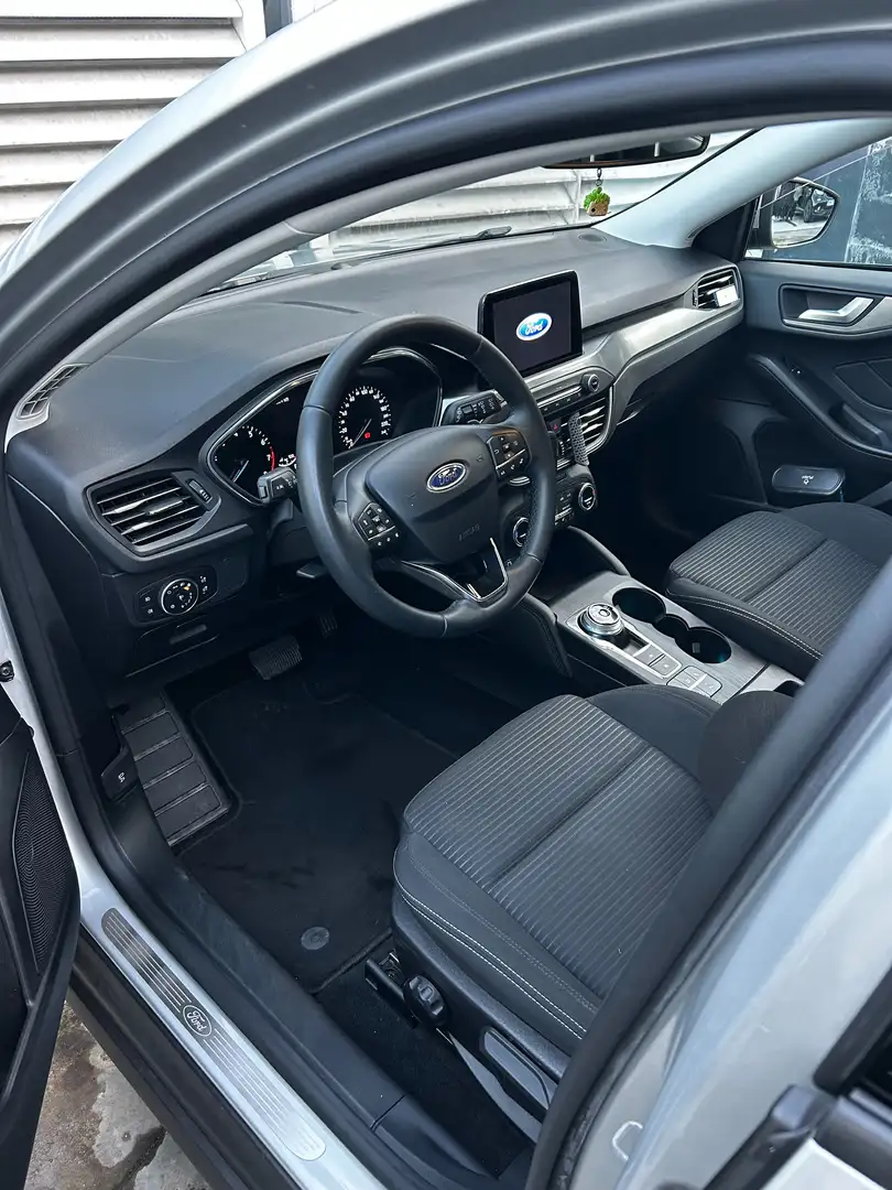 Ford Focus Focus 1.0 EcoBoost Titanium (FULL OPTION) Zilver - 1