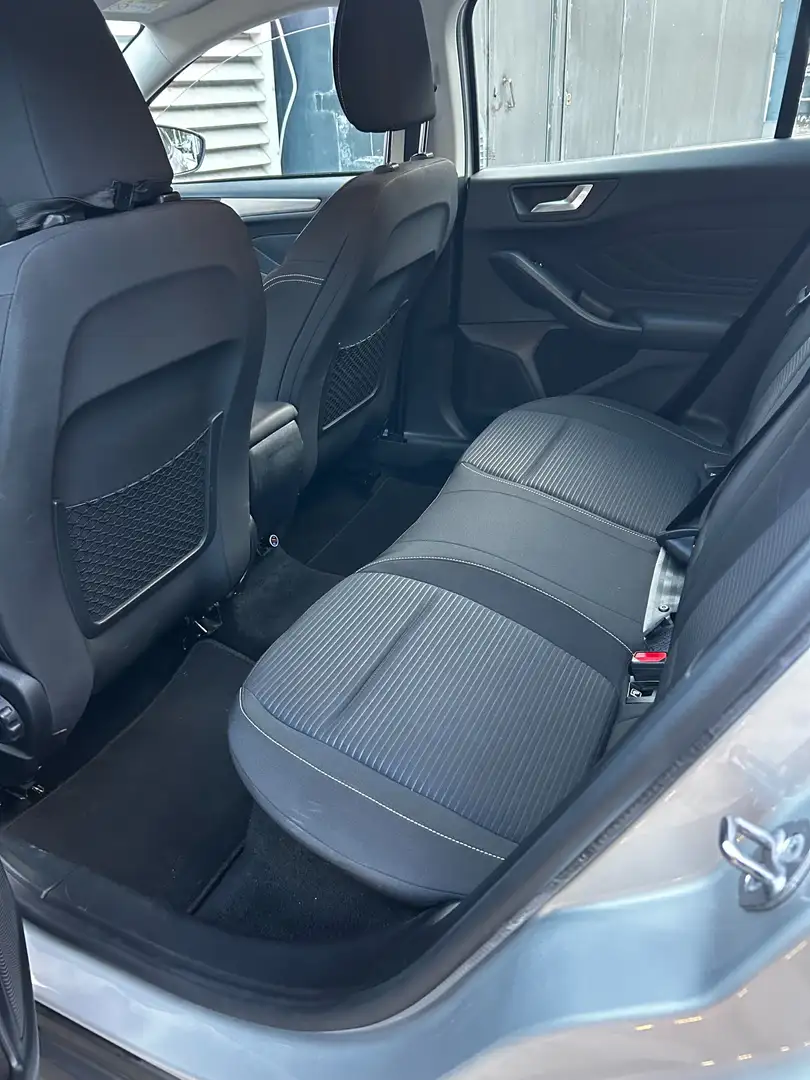 Ford Focus Focus 1.0 EcoBoost Titanium (FULL OPTION) Zilver - 2