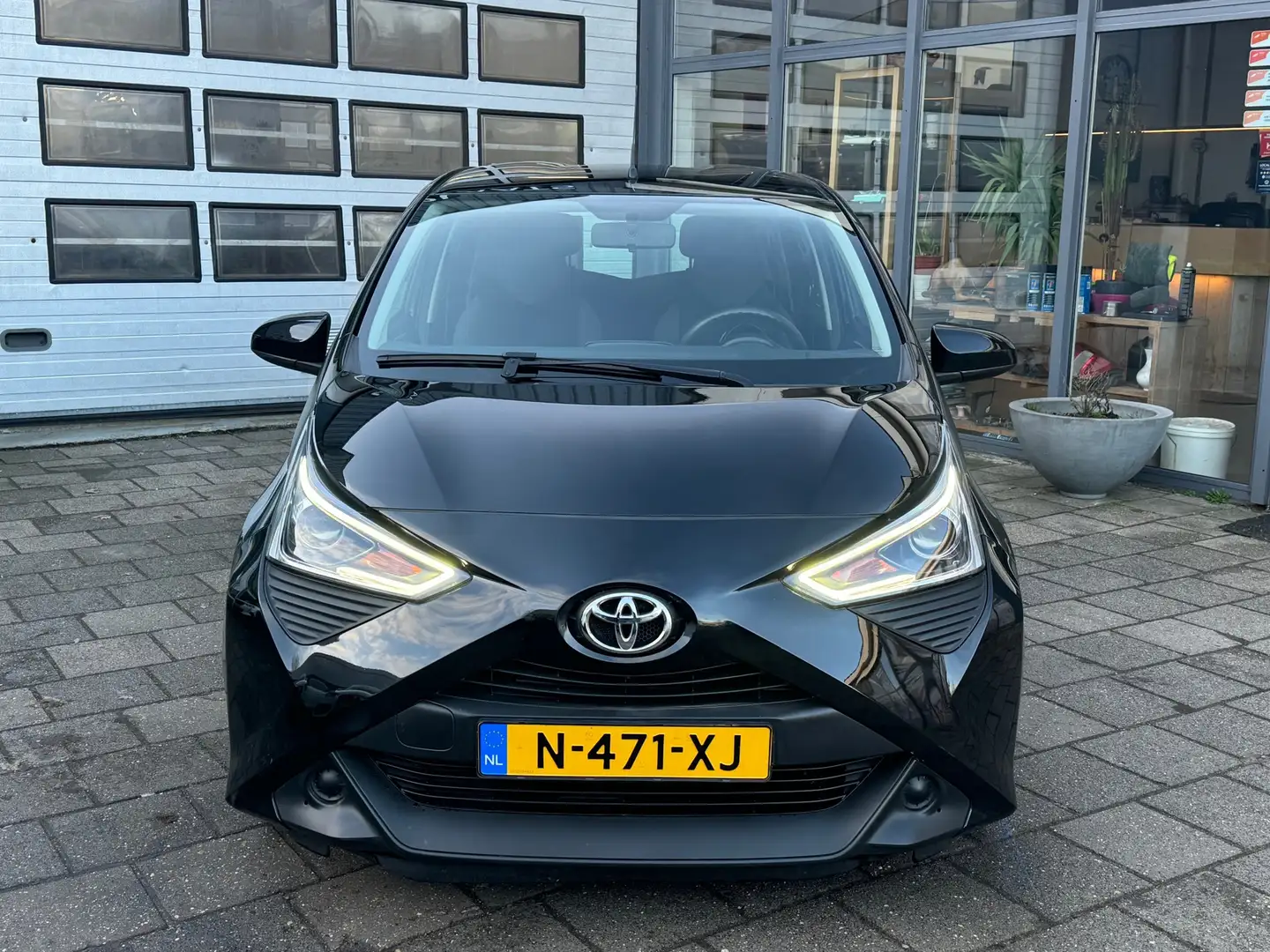 Toyota Aygo 1.0 VVT-i X-Fun | Airco | CarPlay | N.A.P Schwarz - 2