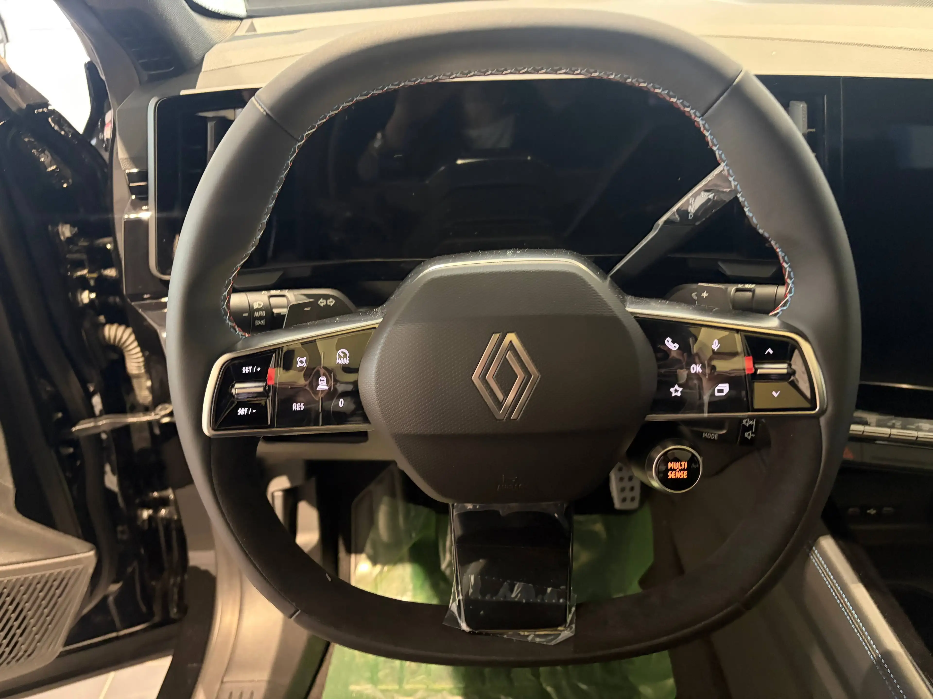 Renault Rafale 200 E-Tech Full Hybrid Esprit Alpine — photo 6
