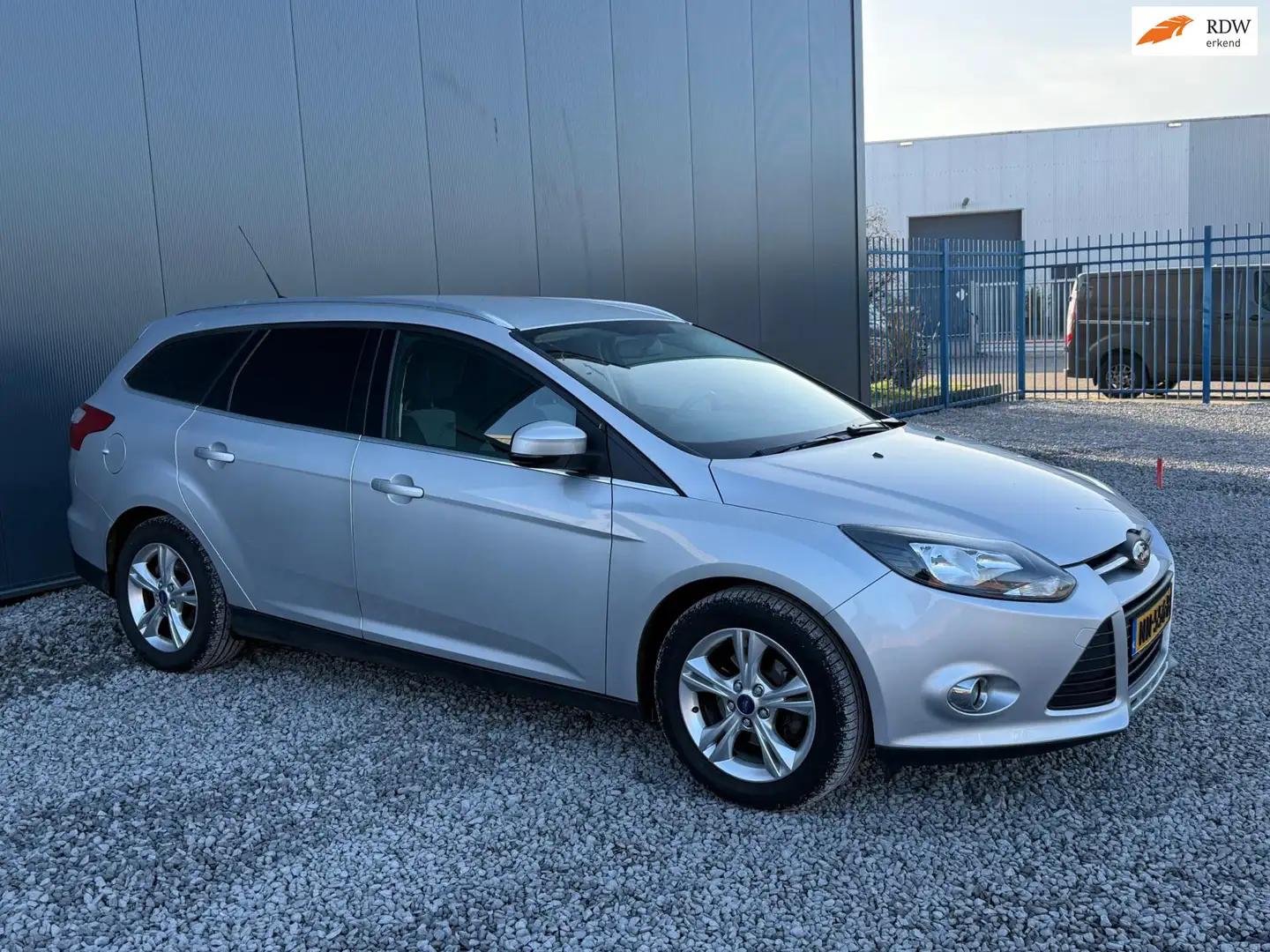 Ford Focus Wagon 1.0 EcoBoost Trend AIRCO!APK!KOOPJE! Grau - 1