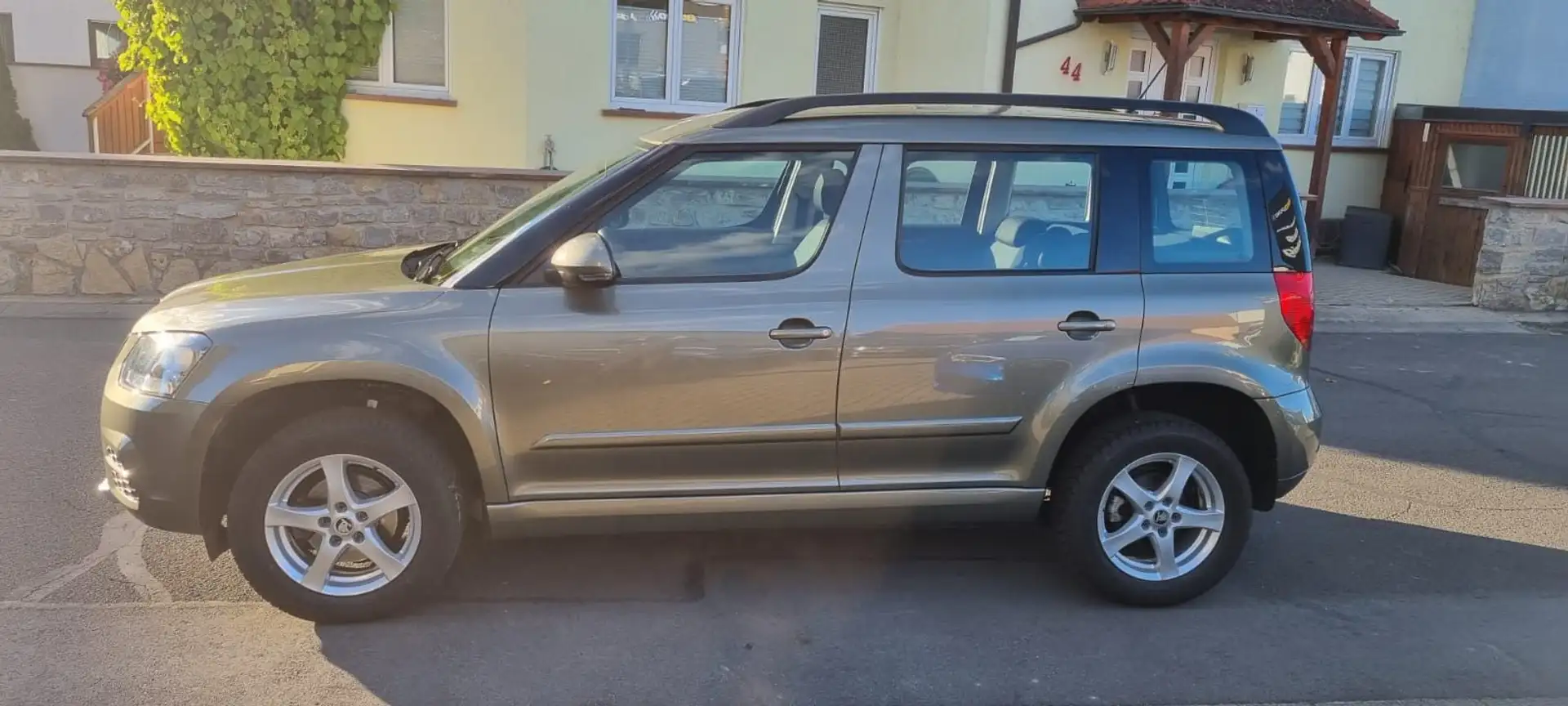 Skoda Yeti 1.2 TSI DSG Active Grün - 2