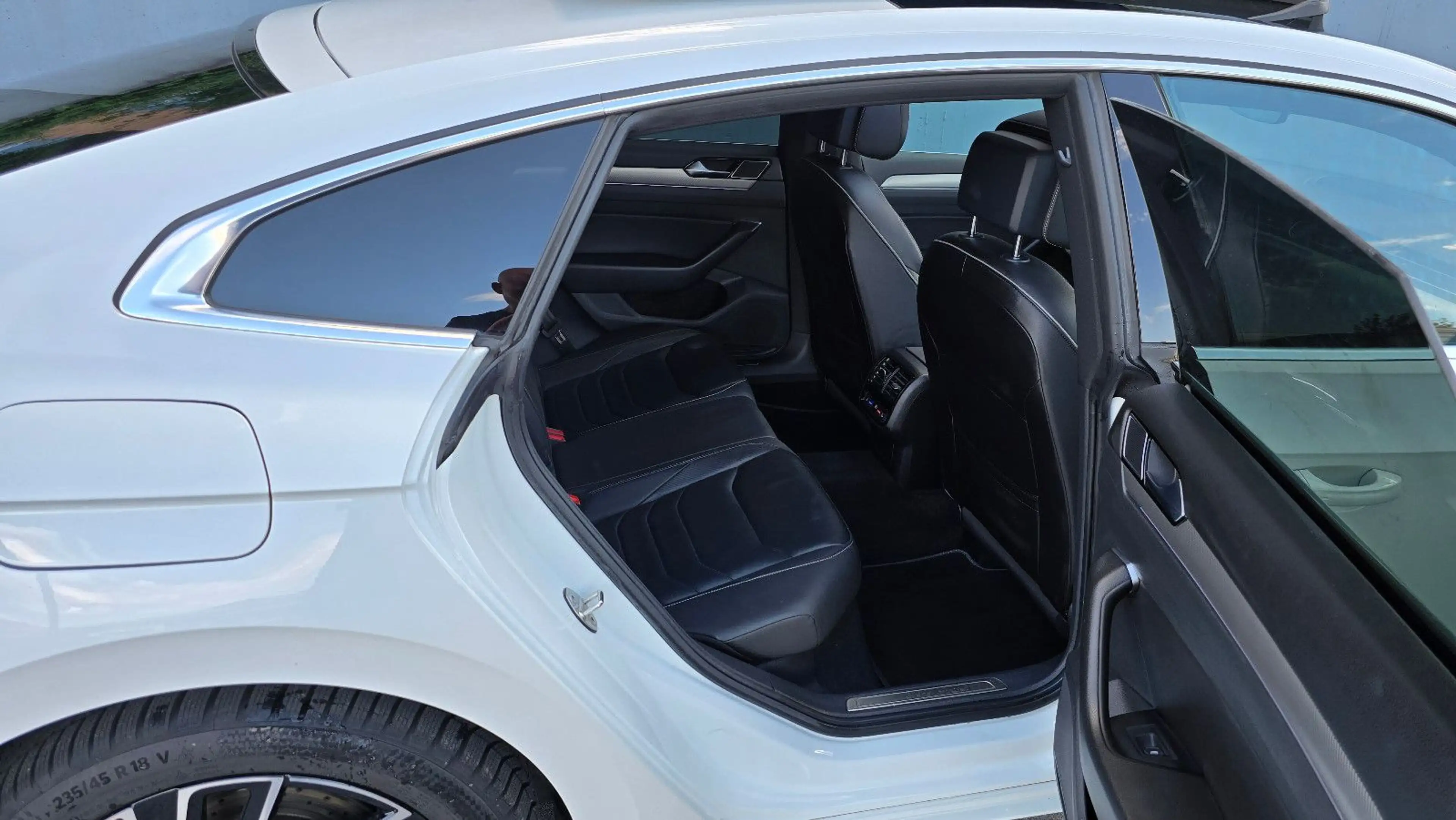 Volkswagen Arteon 2.0 TDI DSG 4M 3 x R-Line Pano/Leder/360* — photo 8