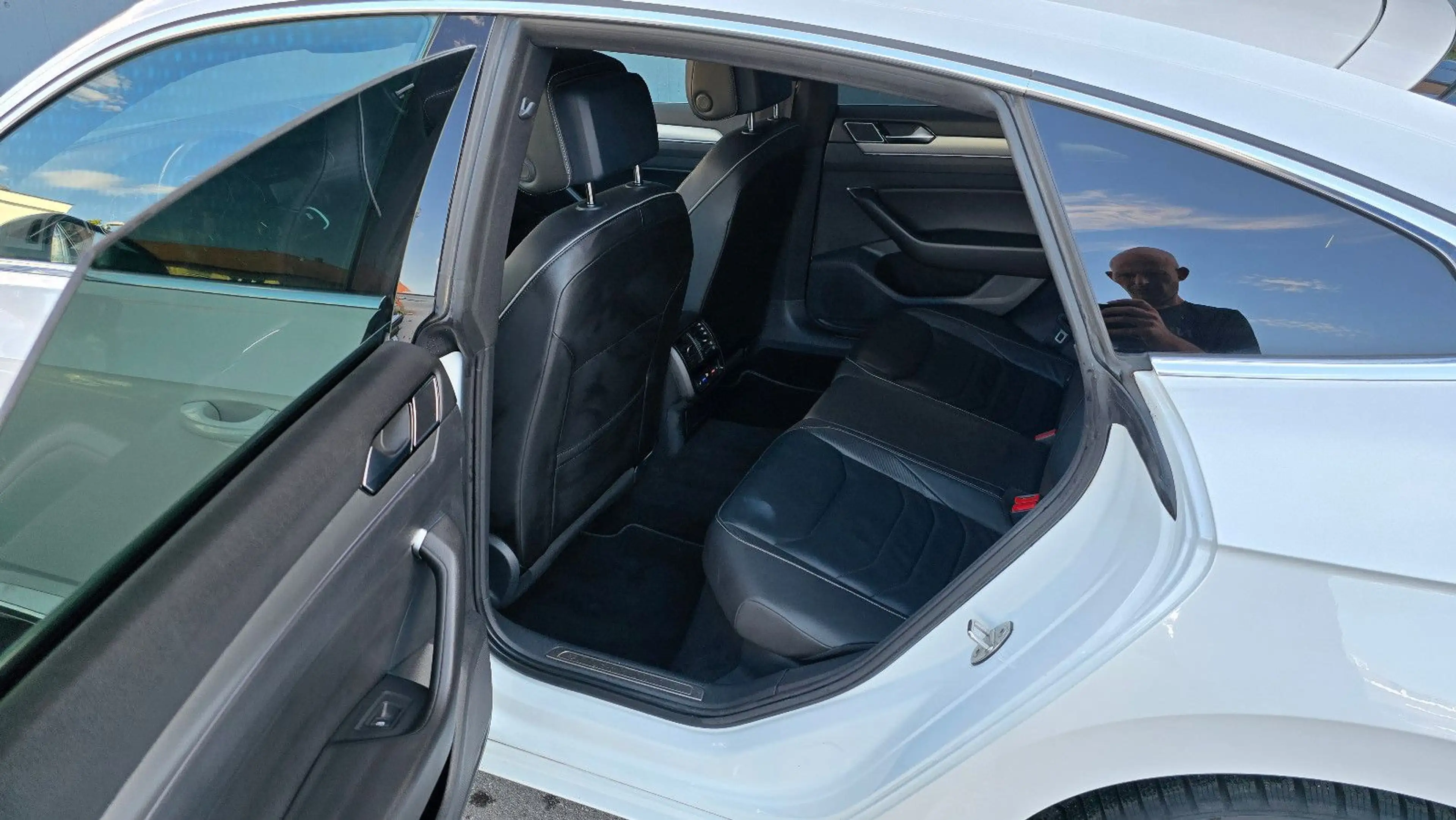 Volkswagen Arteon 2.0 TDI DSG 4M 3 x R-Line Pano/Leder/360* — photo 9